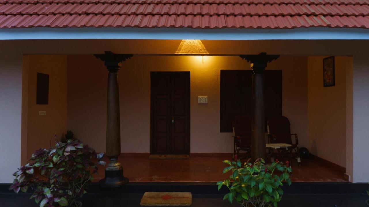 Canalview Private Cottage Azhikkal Ayiram Thengu Panmana Extérieur photo