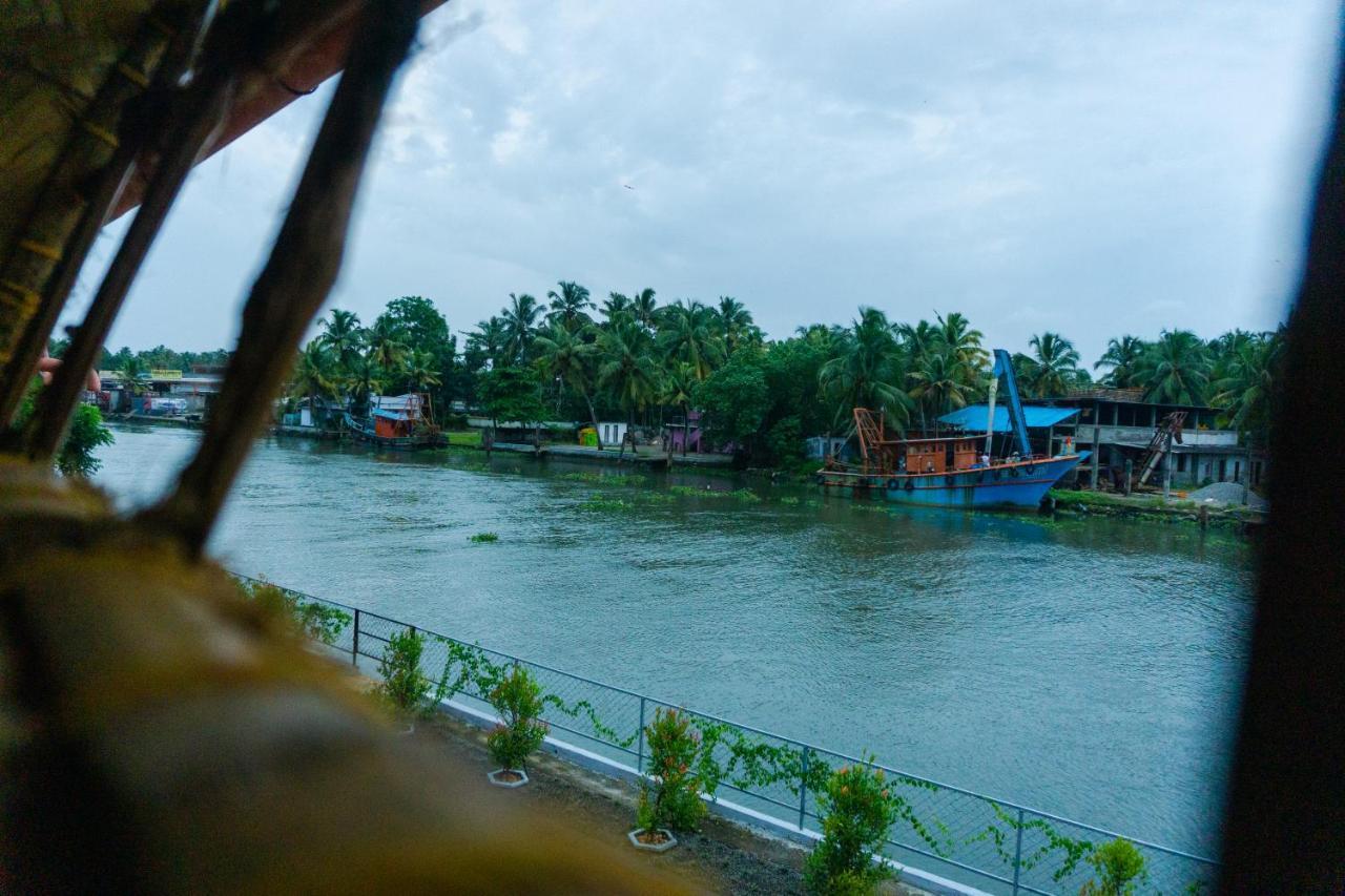 Canalview Private Cottage Azhikkal Ayiram Thengu Panmana Extérieur photo