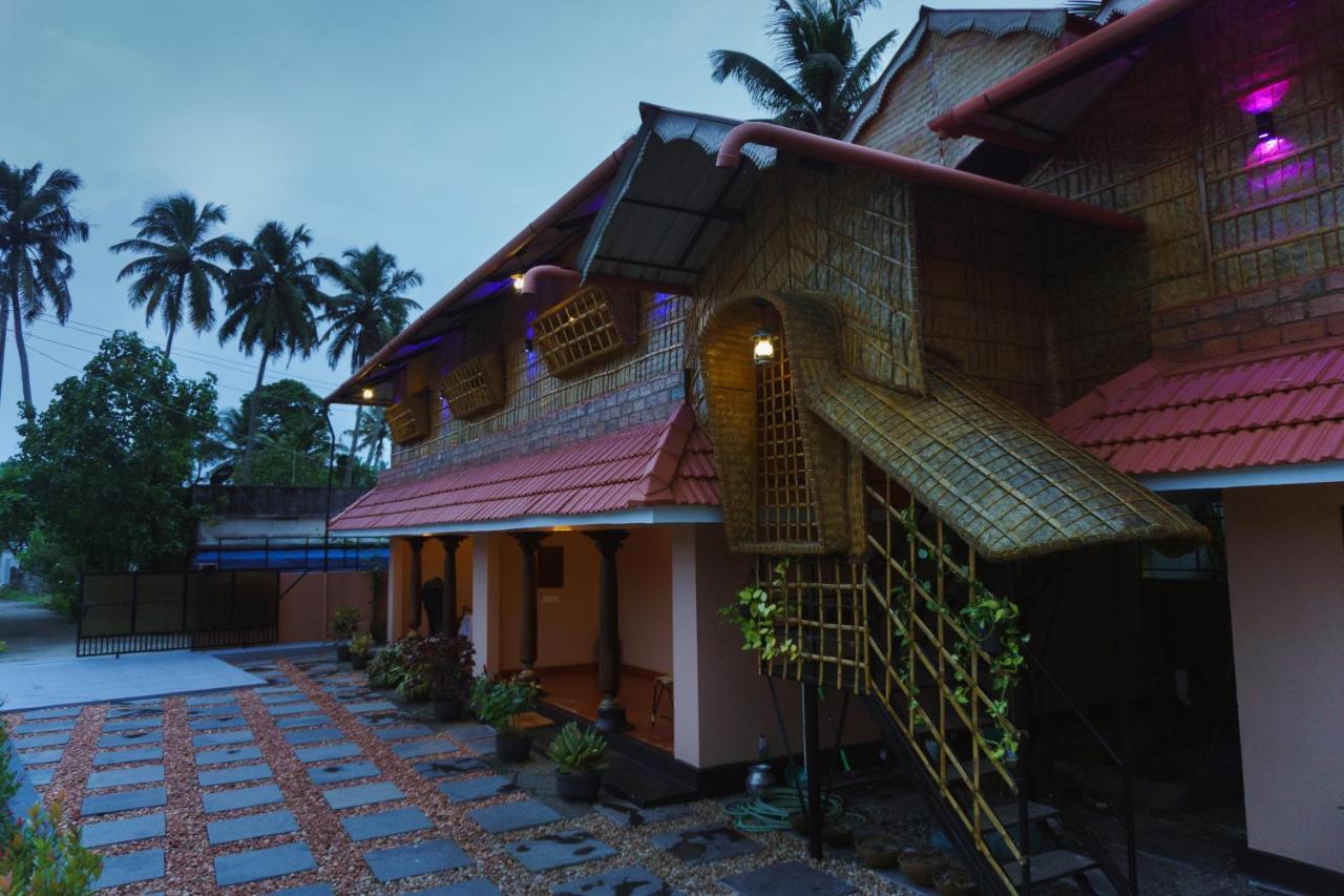 Canalview Private Cottage Azhikkal Ayiram Thengu Panmana Extérieur photo