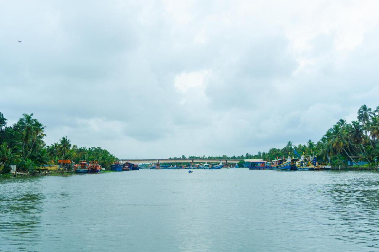 Canalview Private Cottage Azhikkal Ayiram Thengu Panmana Extérieur photo