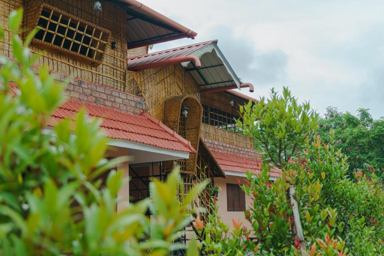 Canalview Private Cottage Azhikkal Ayiram Thengu Panmana Extérieur photo